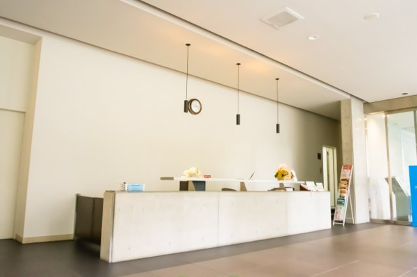 【エントランス】 | 【コンシェルジュカウンター】各種取次・紹介など、丁寧なサービスで都心の快適な生活をサポート！