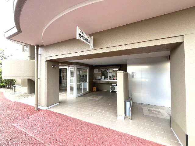 忠道マンションA棟のエントランス|エントランス　ご都合のよろしい日時に現地をご案内させて頂きます！是非、お問い合わせお待ちしております!!