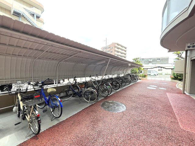 忠道マンションA棟の駐輪場|駐輪場　ご都合のよろしい日時に現地をご案内させて頂きます！是非、お問い合わせお待ちしております!!