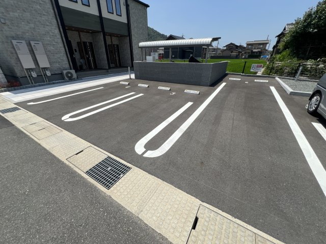 メゾンドオリーブの駐車場