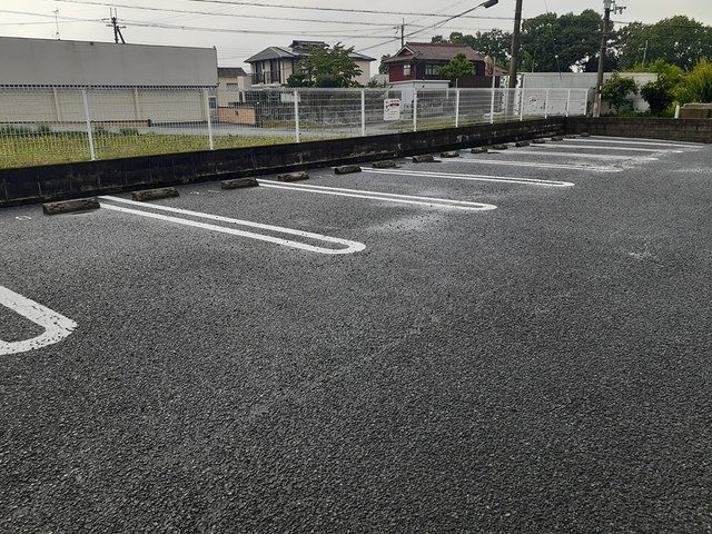 シンヴィオシスＤの駐車場