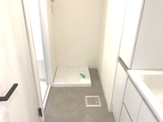 【脱衣所】 | エクセルコート浦和 | 清潔感のある洗面スペース。【2022年10月撮影】