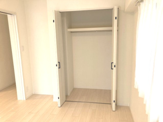 【収納】 | エクセルコート浦和 | 奥行きのあるクローゼットは収納力も満足！【2022年10月撮影】