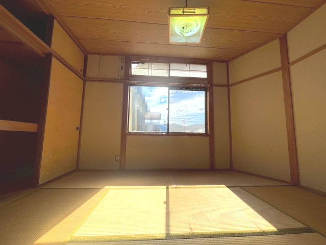 【商談中】京都市西京区大原野上里南ノ町の和室|押し入れがございますので、季節の布団や収納用品もスッキリ片付きます。
