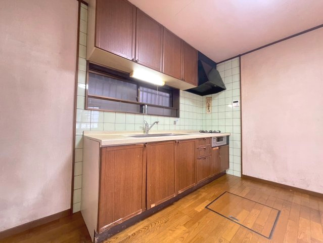 【価格改定】京都市西京区大原野上里南ノ町のキッチン|広めの作業スペースで毎日のお料理も快適です！