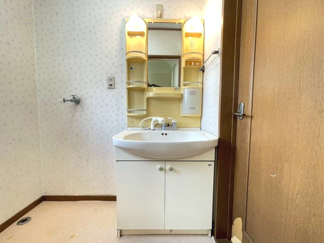 【価格改定】京都市西京区大原野上里南ノ町の独立洗面台|収納付き洗面化粧台＋選択置き場スペース
弊社グループ会社にて、リフォームプランのご提案も可能です！