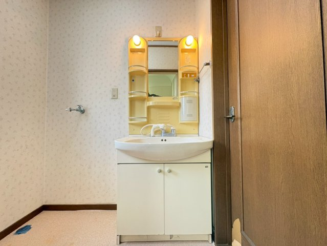 【価格改定】京都市西京区大原野上里南ノ町の独立洗面台|収納付き洗面化粧台＋選択置き場スペース
弊社グループ会社にて、リフォームプランのご提案も可能です！