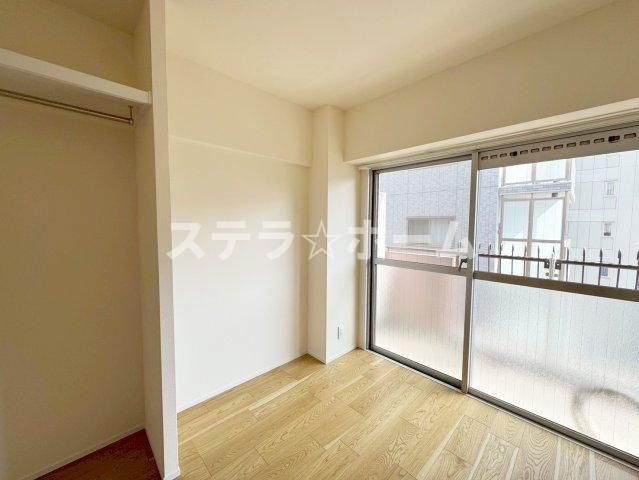 GSハイム江坂の洋室|落ち着いた色調の洋室です