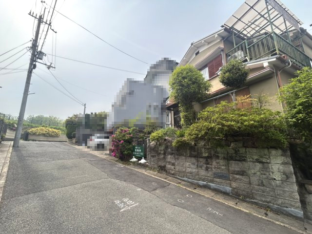【成約済】向日市寺戸町古城の前面道路含む現地写真|落ち着いた住環境でファミリーにもぴったりです！