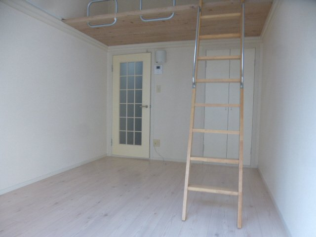 ジョイパレス新在家の居間・リビング