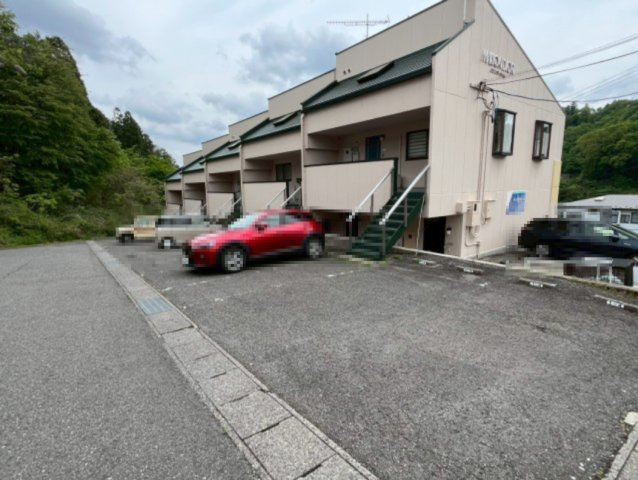 メゾン・ディオールの駐車場