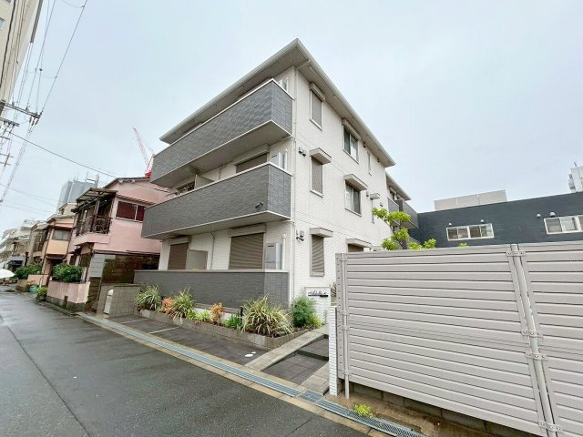 アドールの外観