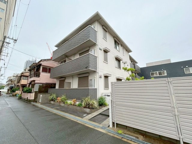 アドールの外観