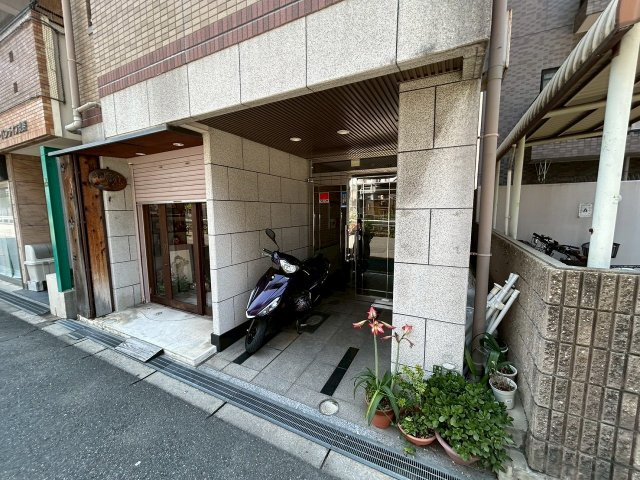 ラフィーネ淡路のエントランス