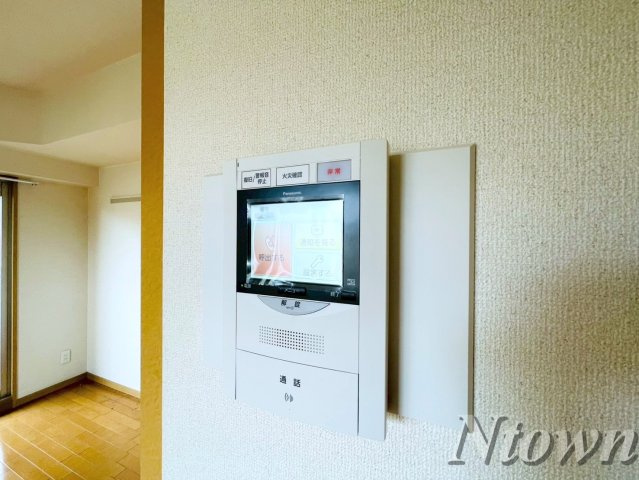 【セキュリティ】 | プレサンス名古屋城前 | モニター付きインターフォンです