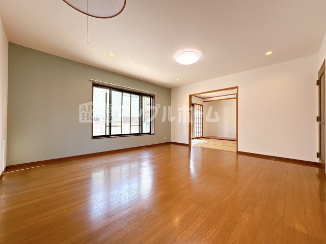 【中古住宅】熊谷市妻沼東4丁目　セキスイハウス施工の住宅の居間・リビング