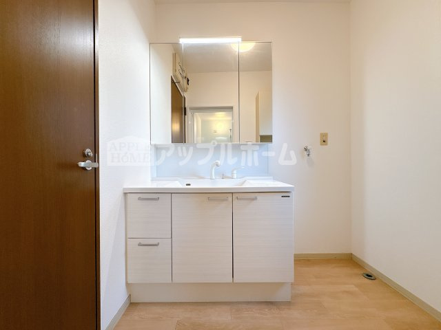 【中古住宅】熊谷市妻沼東4丁目　セキスイハウス施工の住宅の独立洗面台