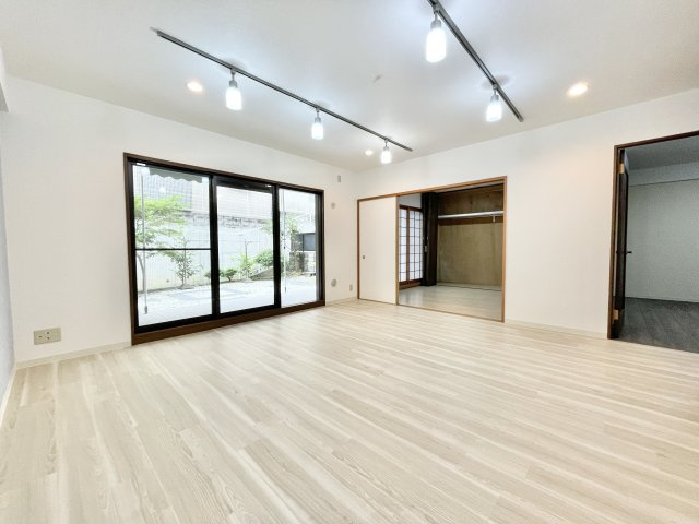 ダイアパレス枚方山田池公園の居間・リビング|こちらの居間で趣味の時間をお楽しみください