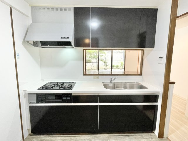 ダイアパレス枚方山田池公園のキッチン|コンパクトなキッチンで掃除もラクラク