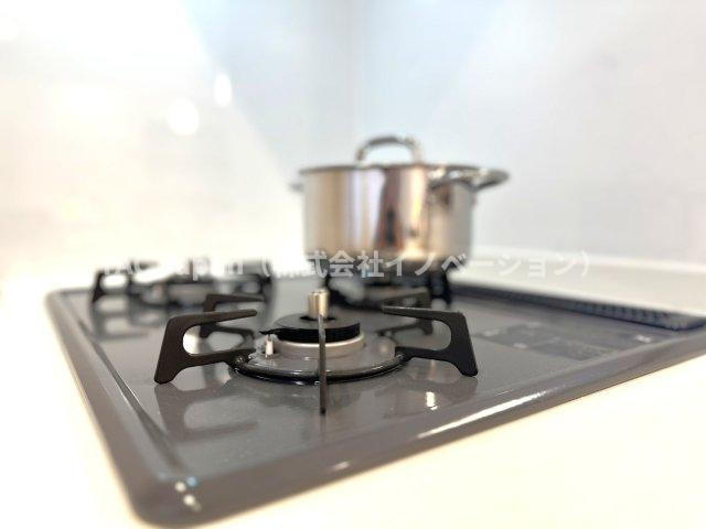 ローヤルシティ川口幸町のキッチン|家族の会話が自然と生まれる、ゆとりある安心設計の広々キッチンが毎日をもっと楽しく。