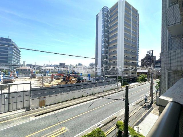 ローヤルシティ川口幸町の展望|窓越しに広がる風景が、毎日の暮らしにやすらぎと彩りを優しく添えてくれます。展望などを気になさる方にも嬉しい、高層ビルの中の物件となります。