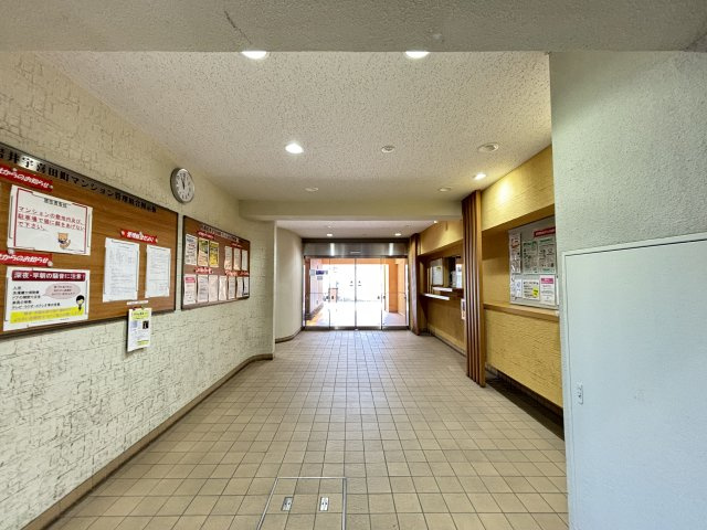 日商岩井宇喜田町マンションのエントランス