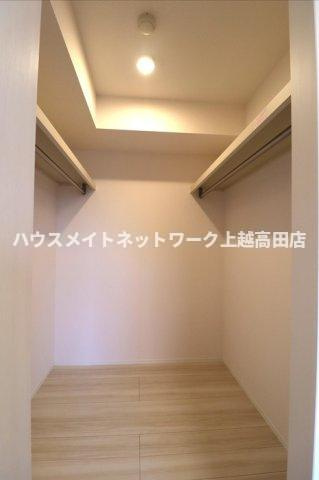 メゾン ド アンソレイエの収納|ウォークインクローゼット
