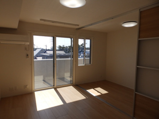 【居間・リビング】 | リヴィエール中央　1LDKBT