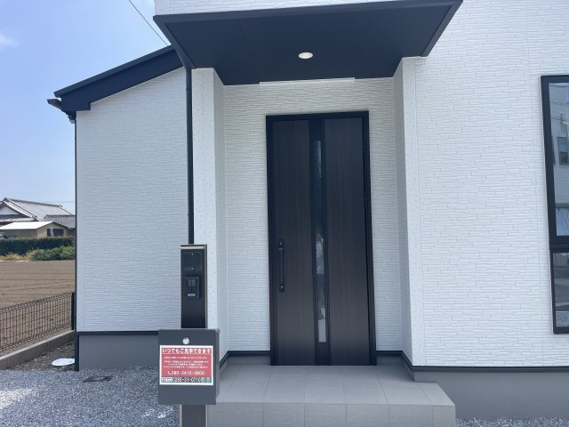 グラファーレ小山市雨ヶ谷新田　新築一戸建ての玄関