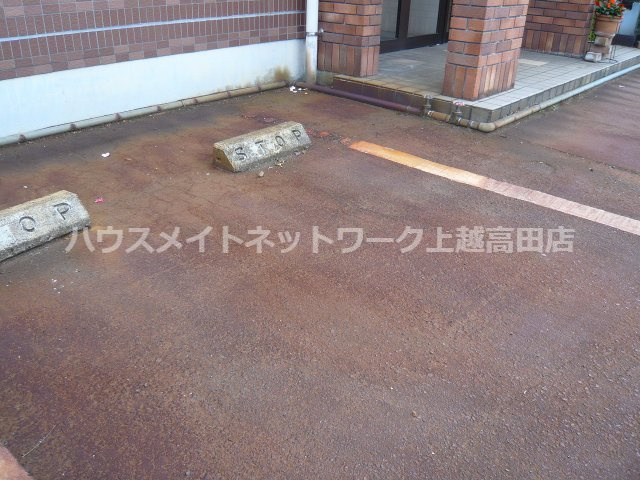マンションバンブーの駐車場|消雪付駐車場