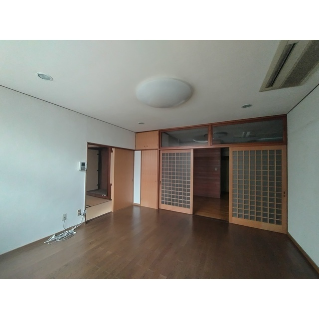 岐阜市柳ケ瀬通３丁目のアパートの居間・リビング