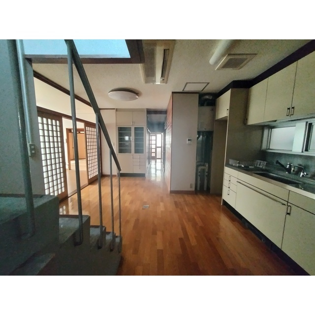 岐阜市柳ケ瀬通３丁目のアパートの居間・リビング