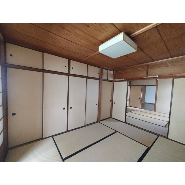 岐阜市柳ケ瀬通３丁目のアパートの居間・リビング