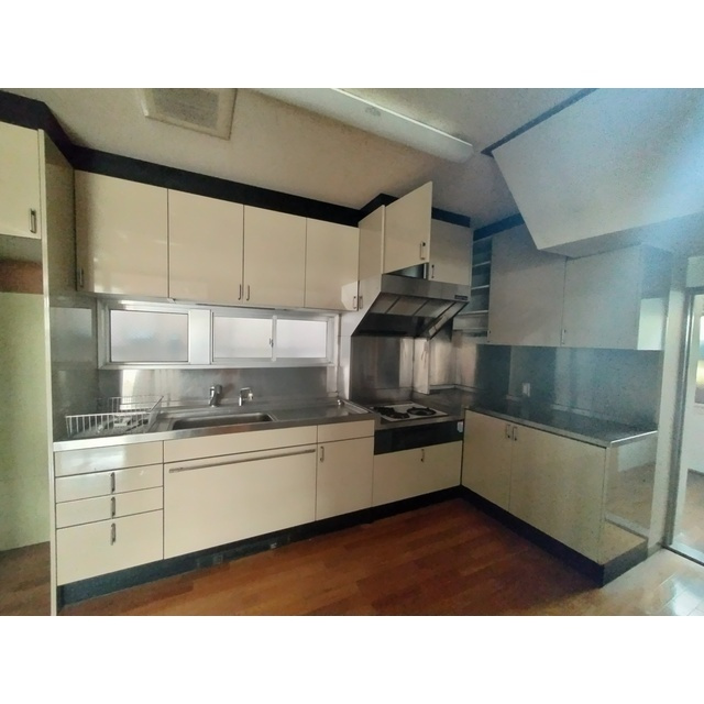 岐阜市柳ケ瀬通３丁目のアパートのキッチン