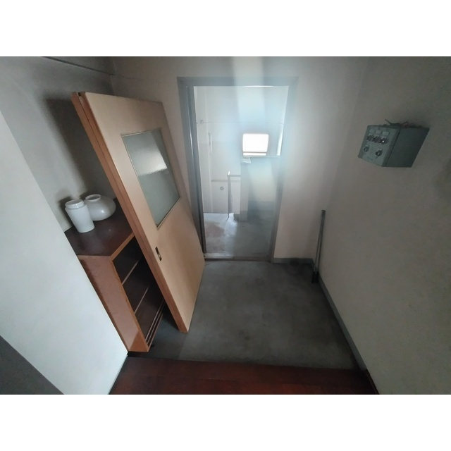 岐阜市柳ケ瀬通３丁目のアパートの玄関