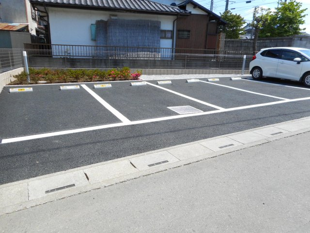 エリシオンの駐車場