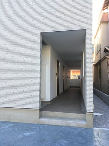 アカンサスのエントランス