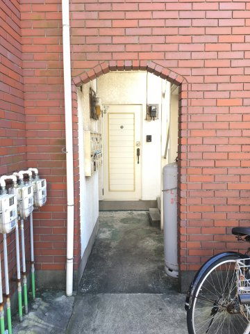 あるゾウパレス神明町のエントランス