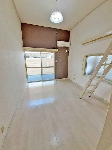 あるゾウパレス神明町の居間・リビング