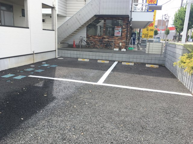 ZERO六反町Staの駐車場