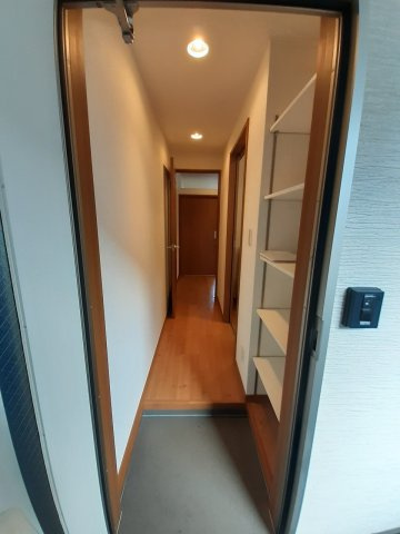 ワイズカーサの玄関