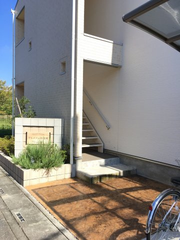 アルメゾン小川町のエントランス