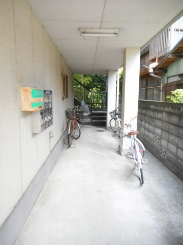 アルムクイーン箭弓町のエントランス