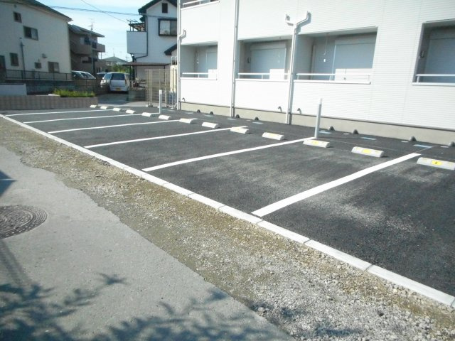 アルタイルの駐車場