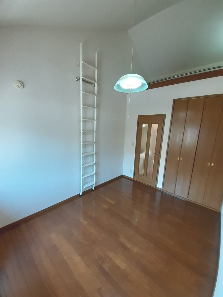 あるゾウパレス溝端町の洋室