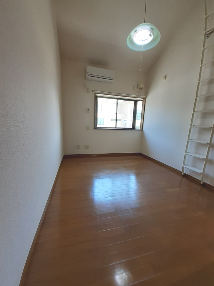 あるゾウパレス溝端町の居間・リビング