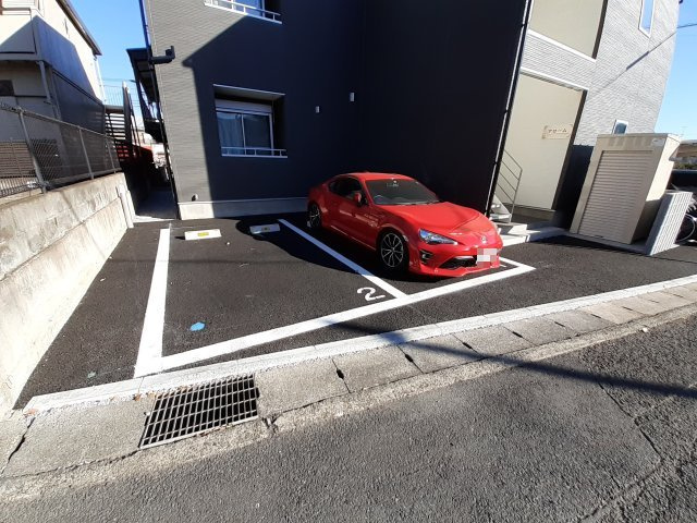 アロームの駐車場