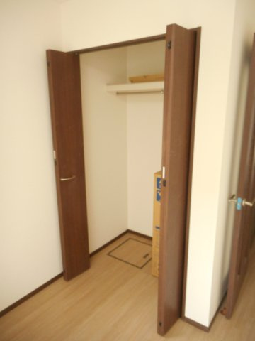 アルメゾン鳩山小用の収納