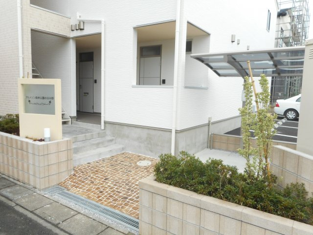 アルメゾン森林公園みなみ野のエントランス