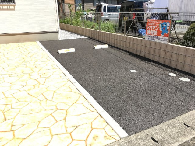 アルバの駐車場